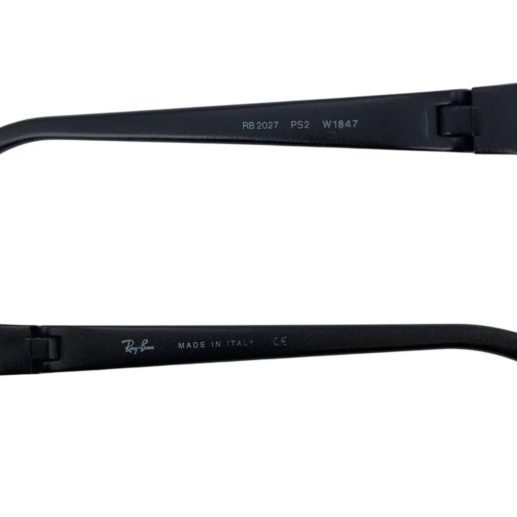 Ray-Ban Sunglasses Black Good - Box View