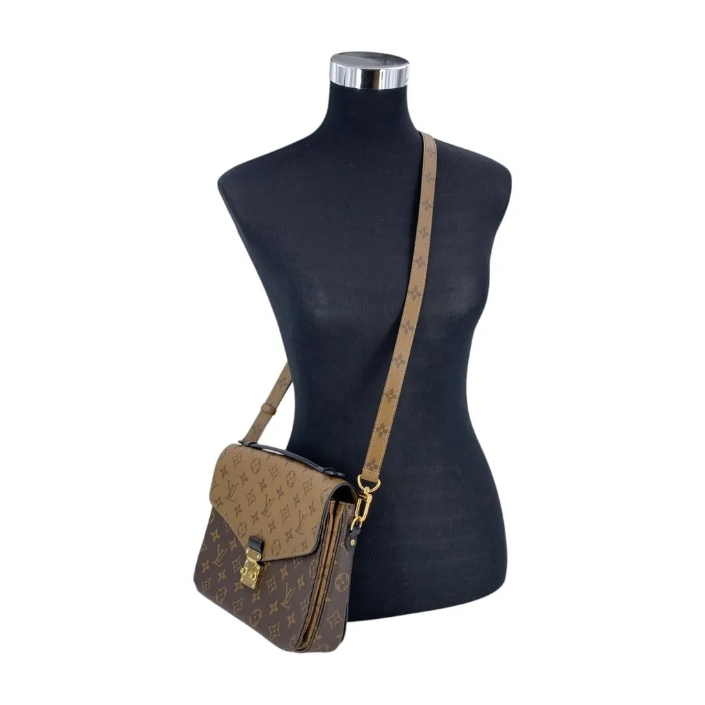 Louis Vuitton Shoulder Bag Metis Red Canvas Good - Back View