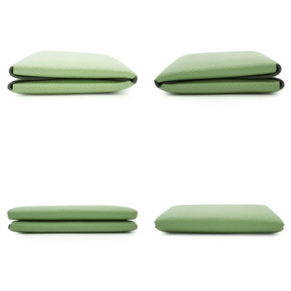 Hermès Wallet Green Leather Good - Model View