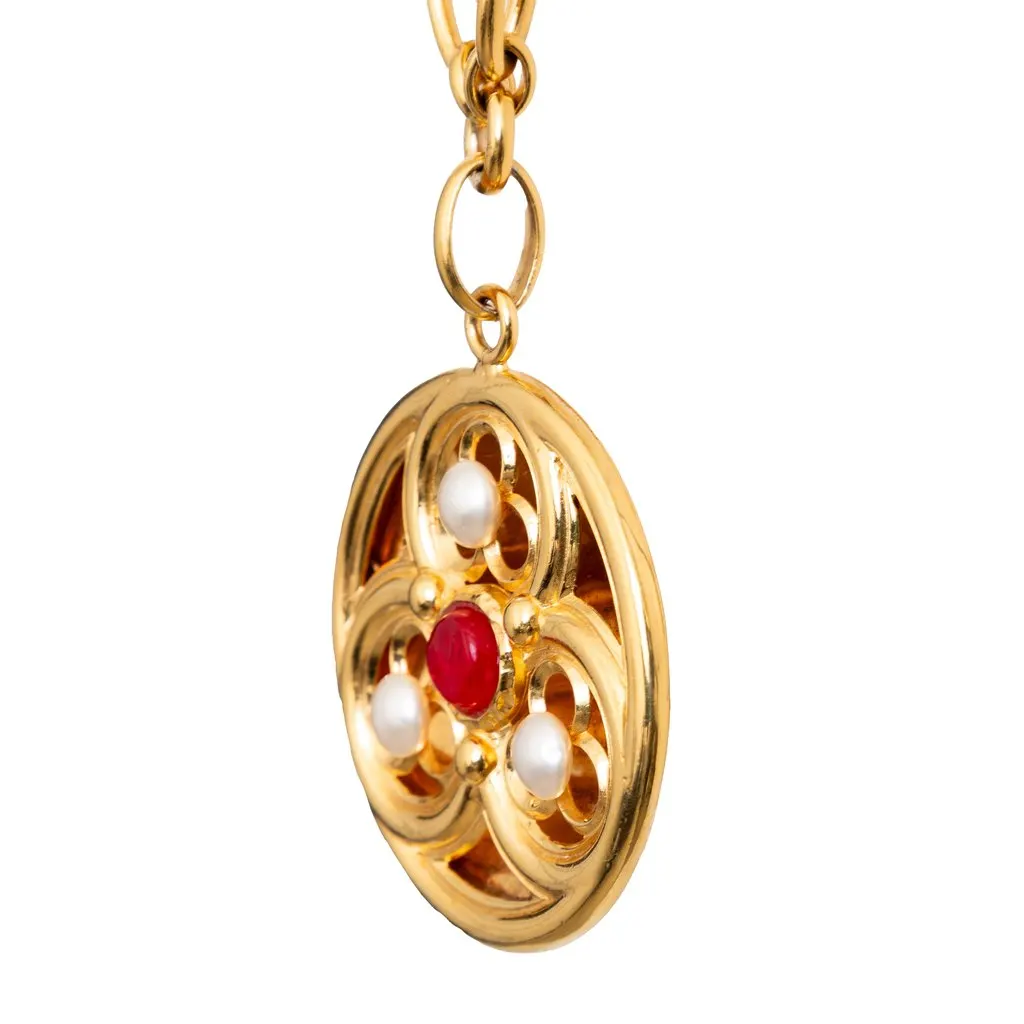 Chanel Necklace With Medallion - '90s Red Lace Good - Box View