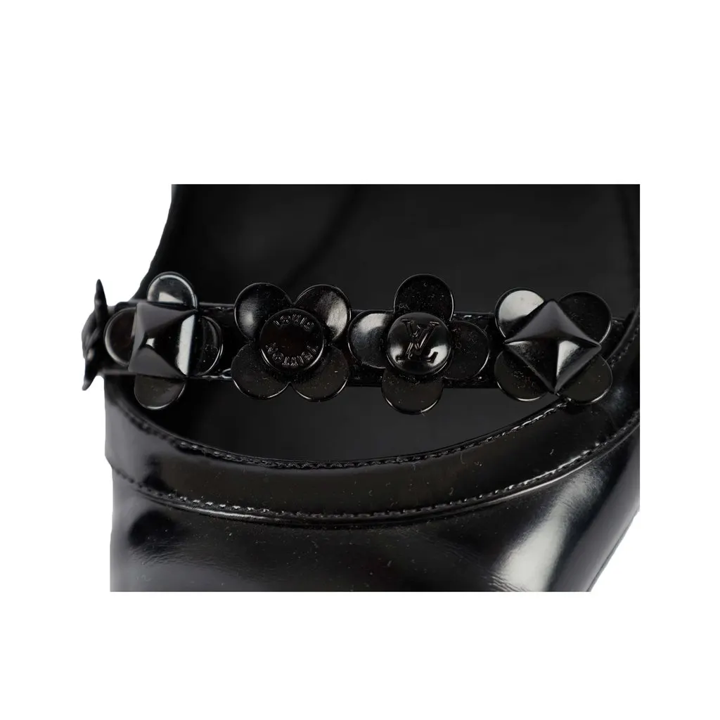 Louis Vuitton Black Fleur Pointed Toe Flat - '10s Black Good - Model View