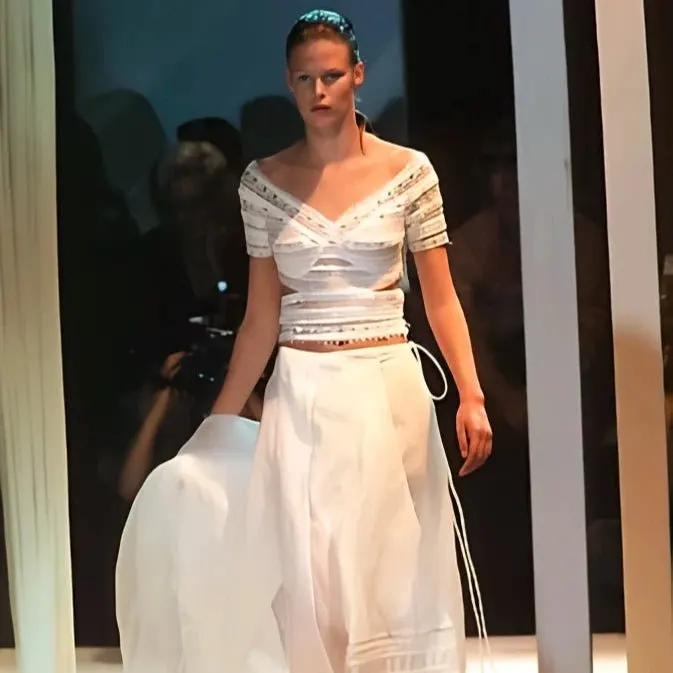 Gianfranco Ferré White Cut-out Top - '90s White Lace Good - Back View