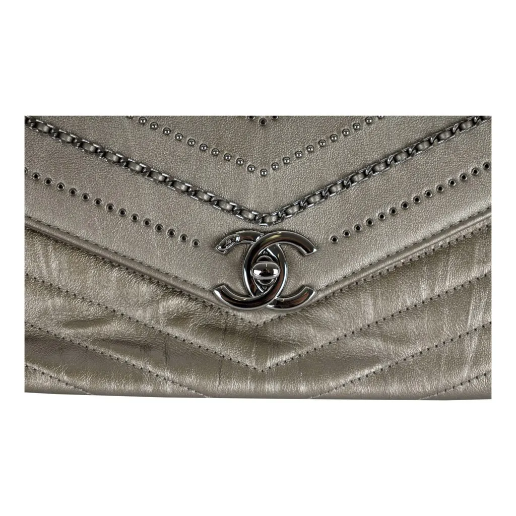 Chanel Embellished 'Chain Sequins' Chevron Flap Bag - '10s Silver Leather Good - Model View