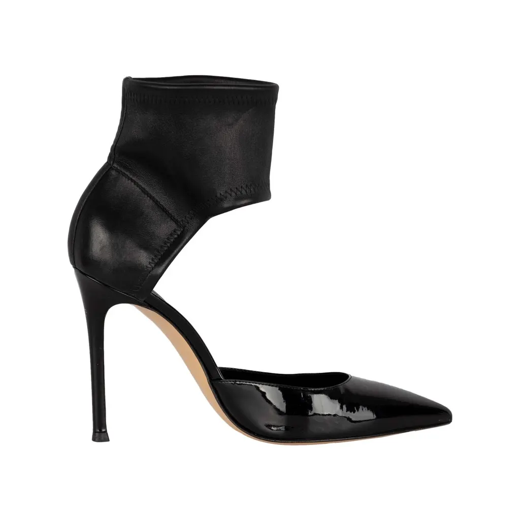 Gianvito Rossi Ankle Strap Pump Heels - '10s Black Leather Good - Front View