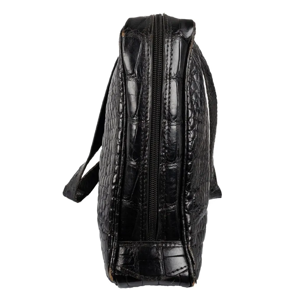 Unsigned Croc-embossed Shoulder Bag - '90s Black Leather Good - Model View