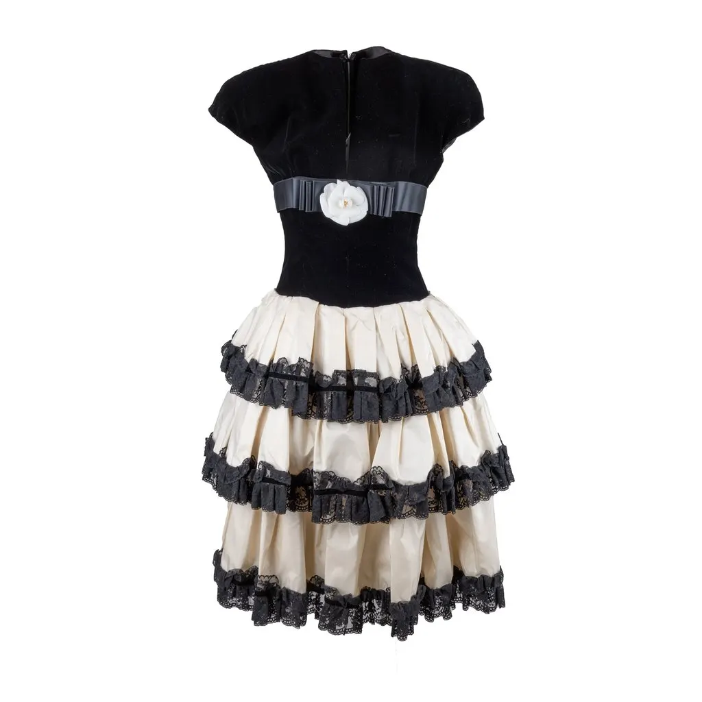 Unsigned Velvet and Lace Pleated Dress - '90s Black Velvet Good - Front View