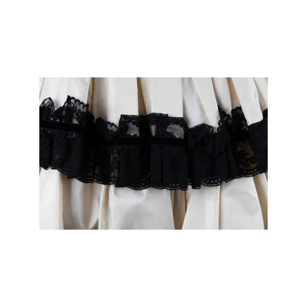 Unsigned Velvet and Lace Pleated Dress - '90s Black Velvet Good - Model View