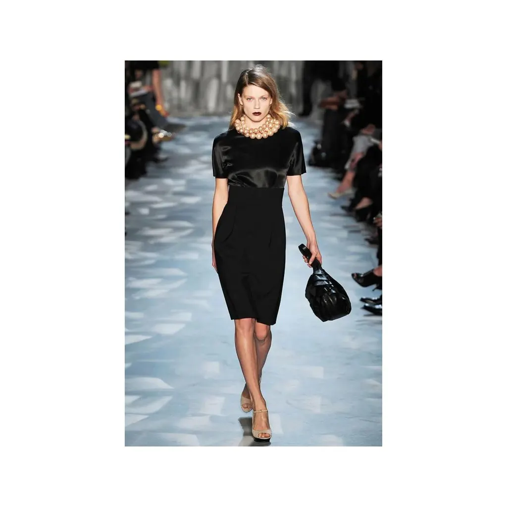 Moschino Cheap and Chic Sheath Dress - '00s Red Wool Good - Back View