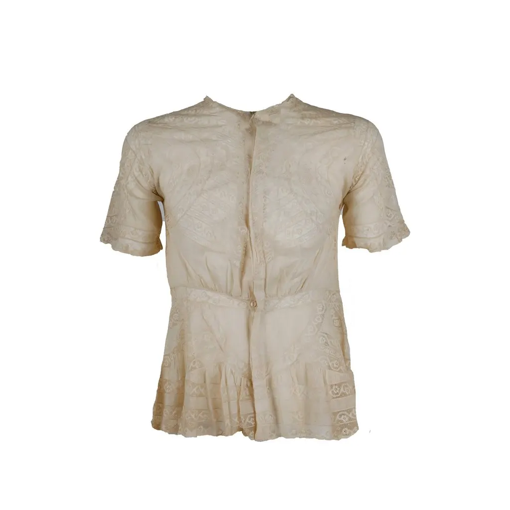 Unsigned Embroidered Lace Top - '00s Red Lace Good - Front View