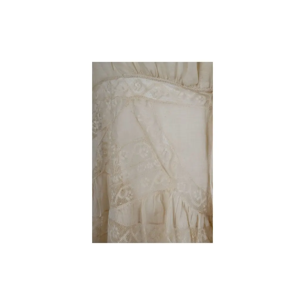 Unsigned Embroidered Lace Top - '00s Red Lace Good - Inside View