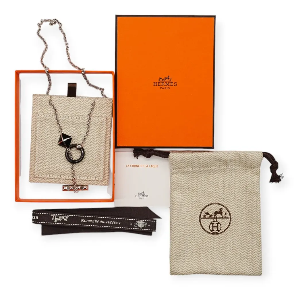 Hermès Medor XO Necklace - '20s Red Lace Good - Inside View