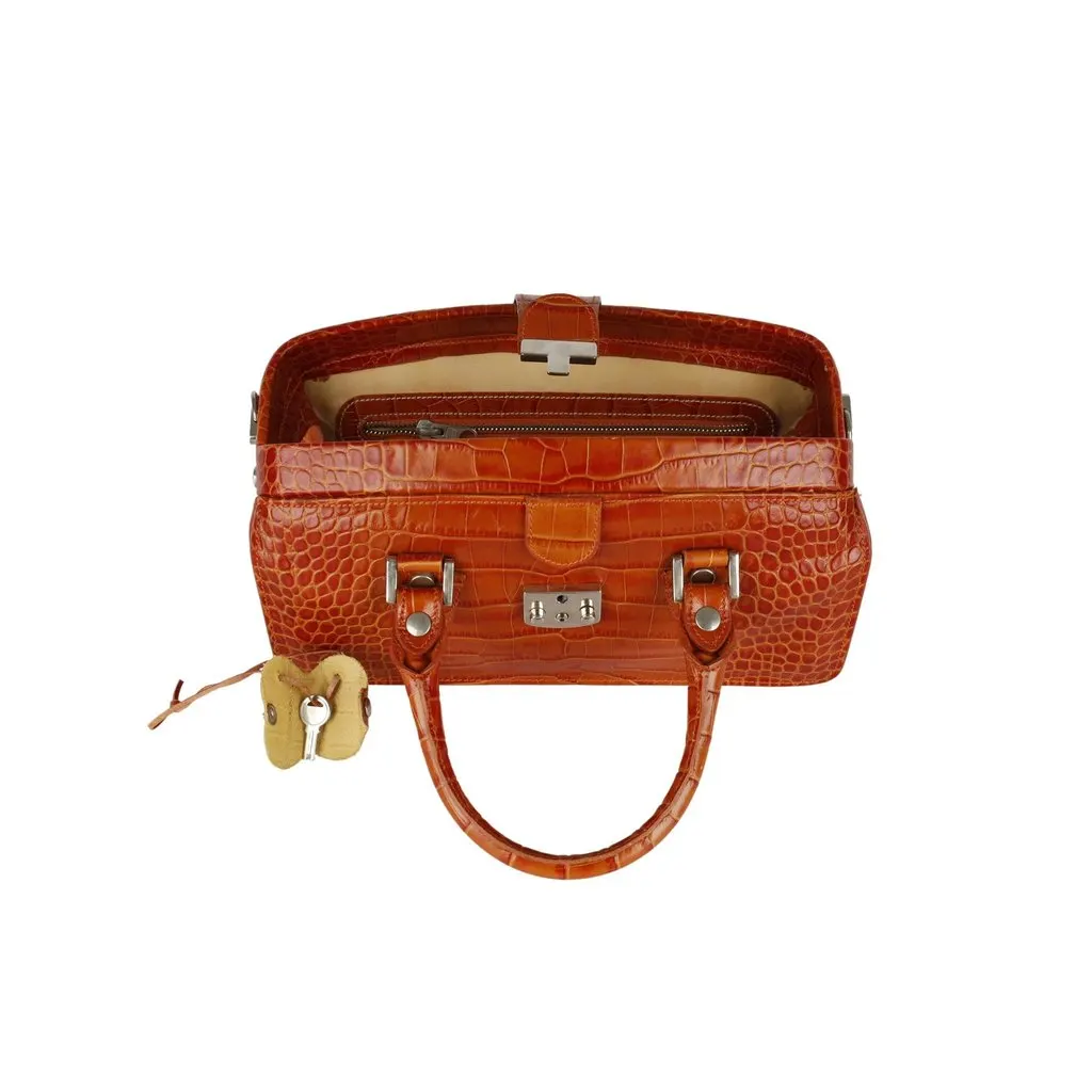 Unsigned L.A.P.A. Vintage Croco Handbag - '00s Beige Leather Good - Model View