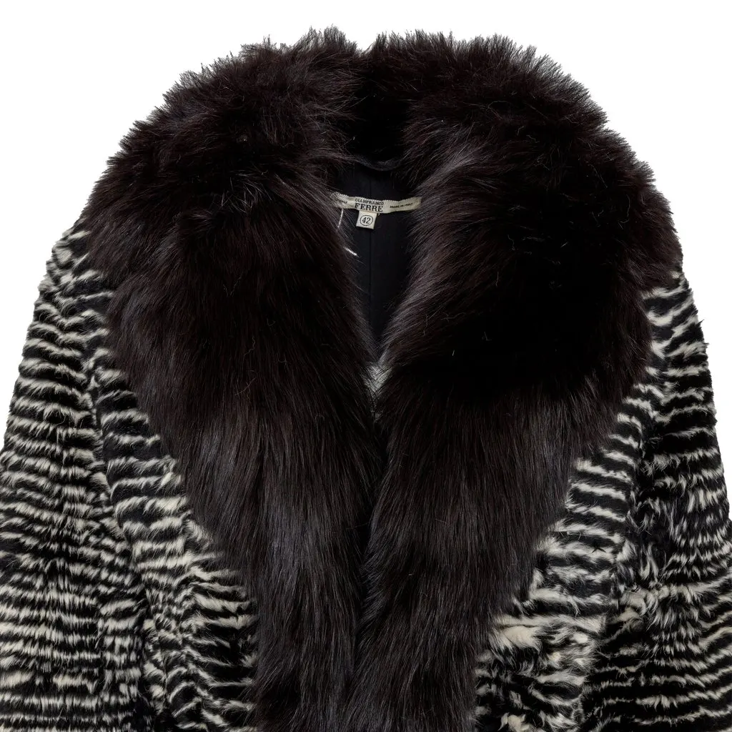 Gianfranco Ferré Rabbit and Fox Fur Coat - '90s Black Good - Model View