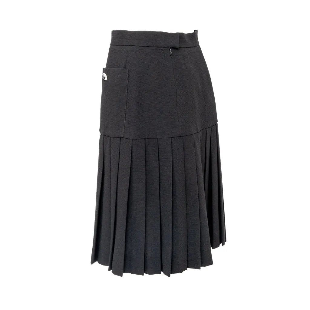 Chanel Boutique Pleated Skirt - '00s Camel Wool Good - Model View