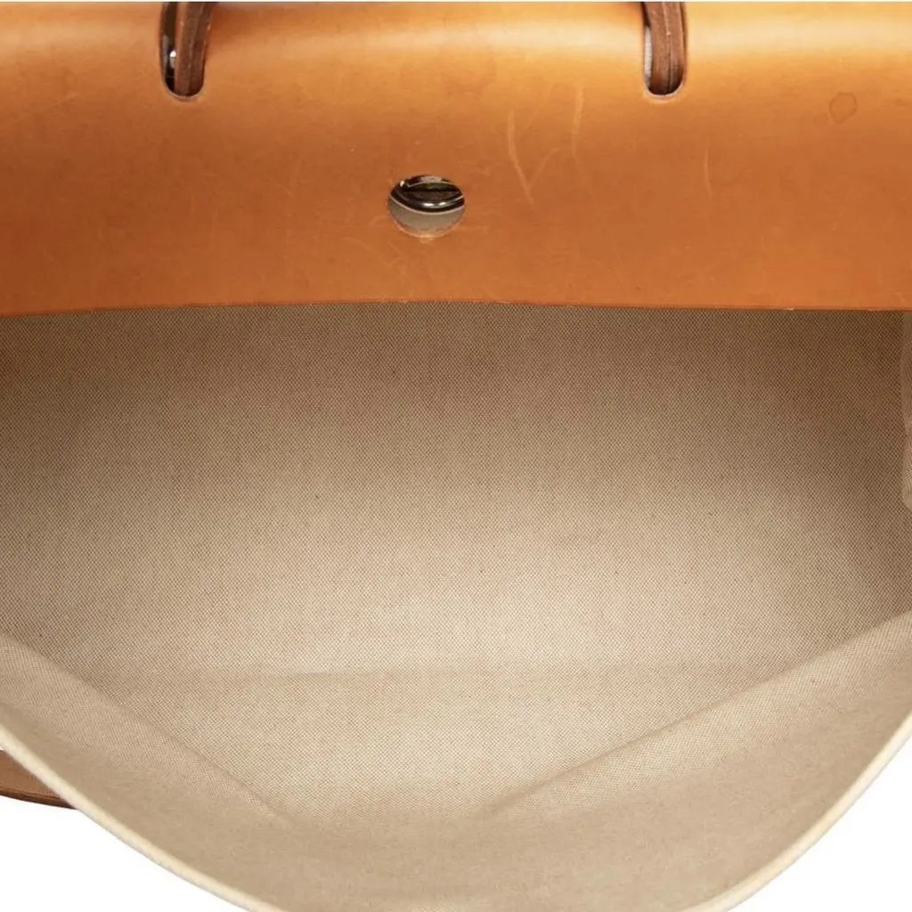 Hermès Vache Hunter Herbag Beige Canvas Good - Model View