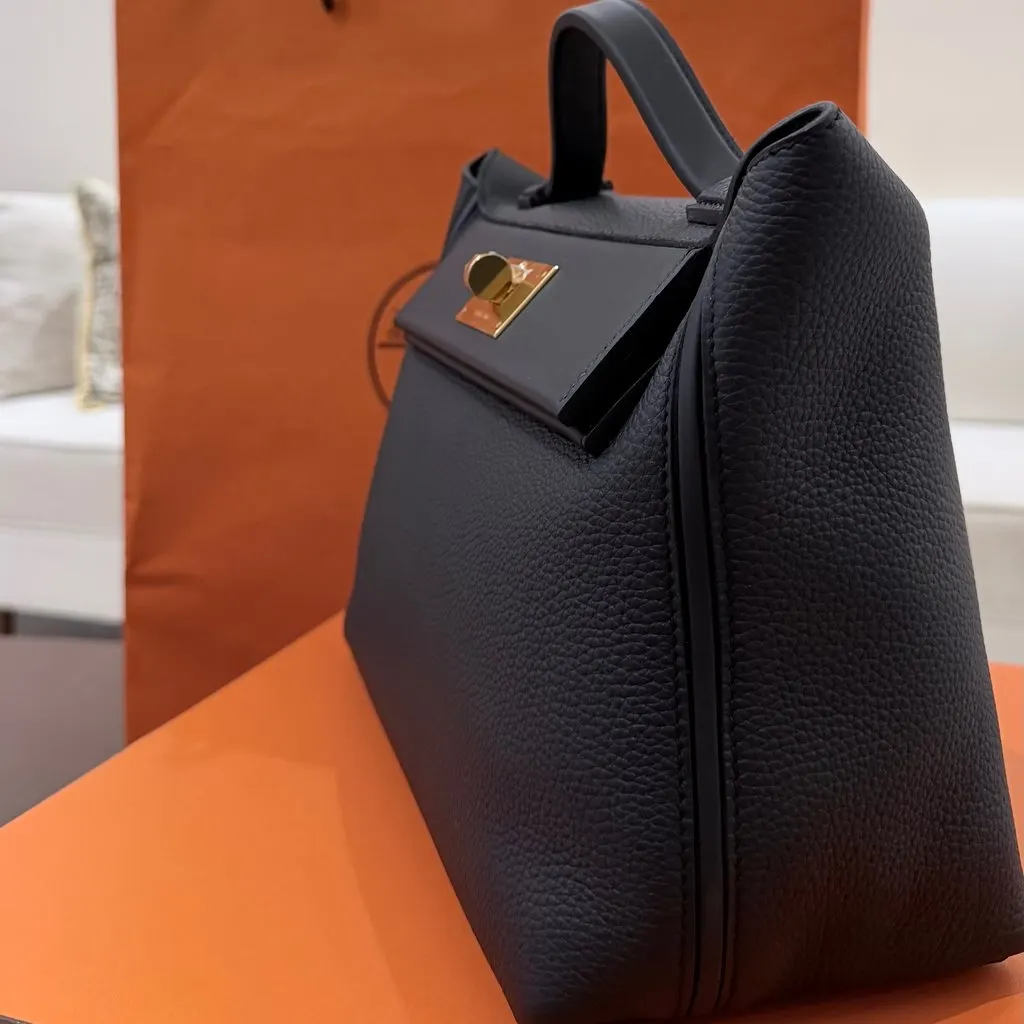 Hermès 24/24 Black Leather Never worn, with tag - Model View