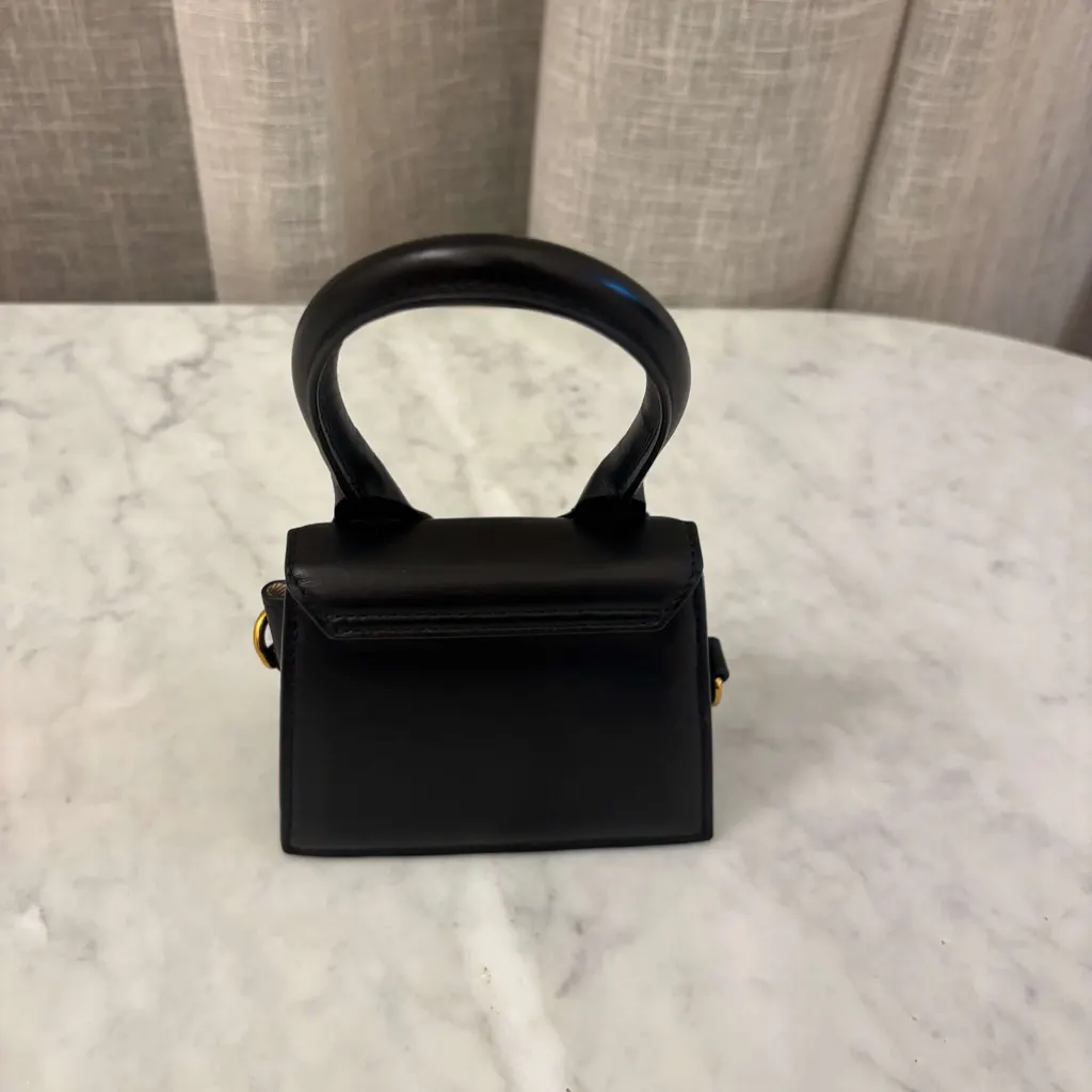Jacquemus Le Chiquito Black Leather Gold Very good - Model View