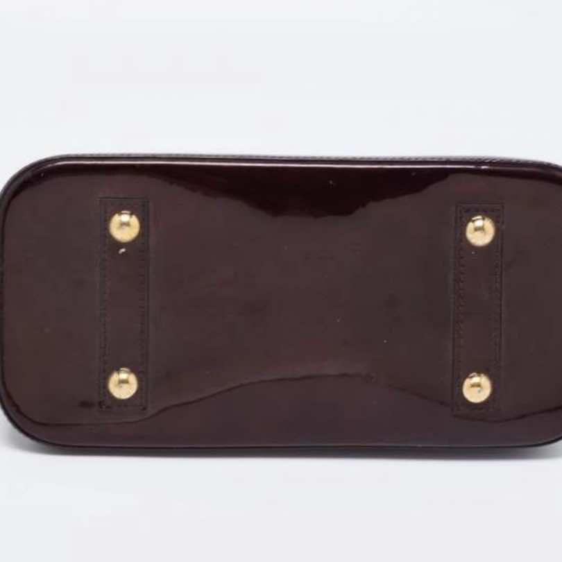 Louis Vuitton Alma Burgundy Leather Gold Never worn - Model View