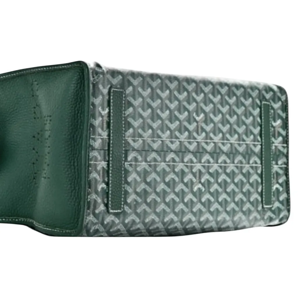 Goyard Goyard Hardy Bag Green Canvas Never worn, with tag - Model View