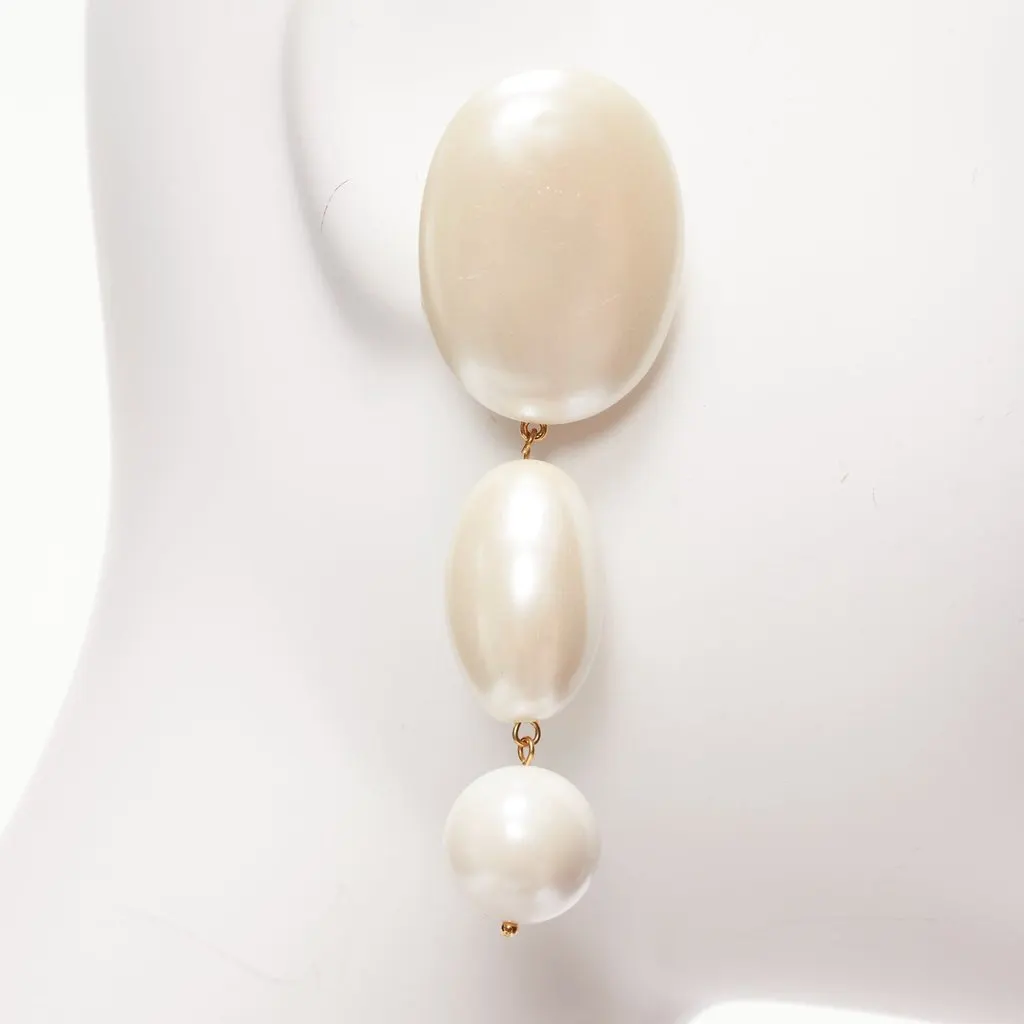 Lele Sadoughi Geometric Pearl Earrings Ecru Pearl Fair - Model View