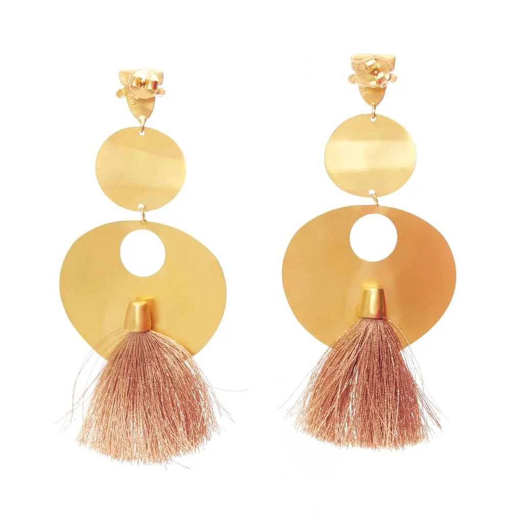 Unsigned Tribal Beige Earrings Gold Metal Fair - Inside View