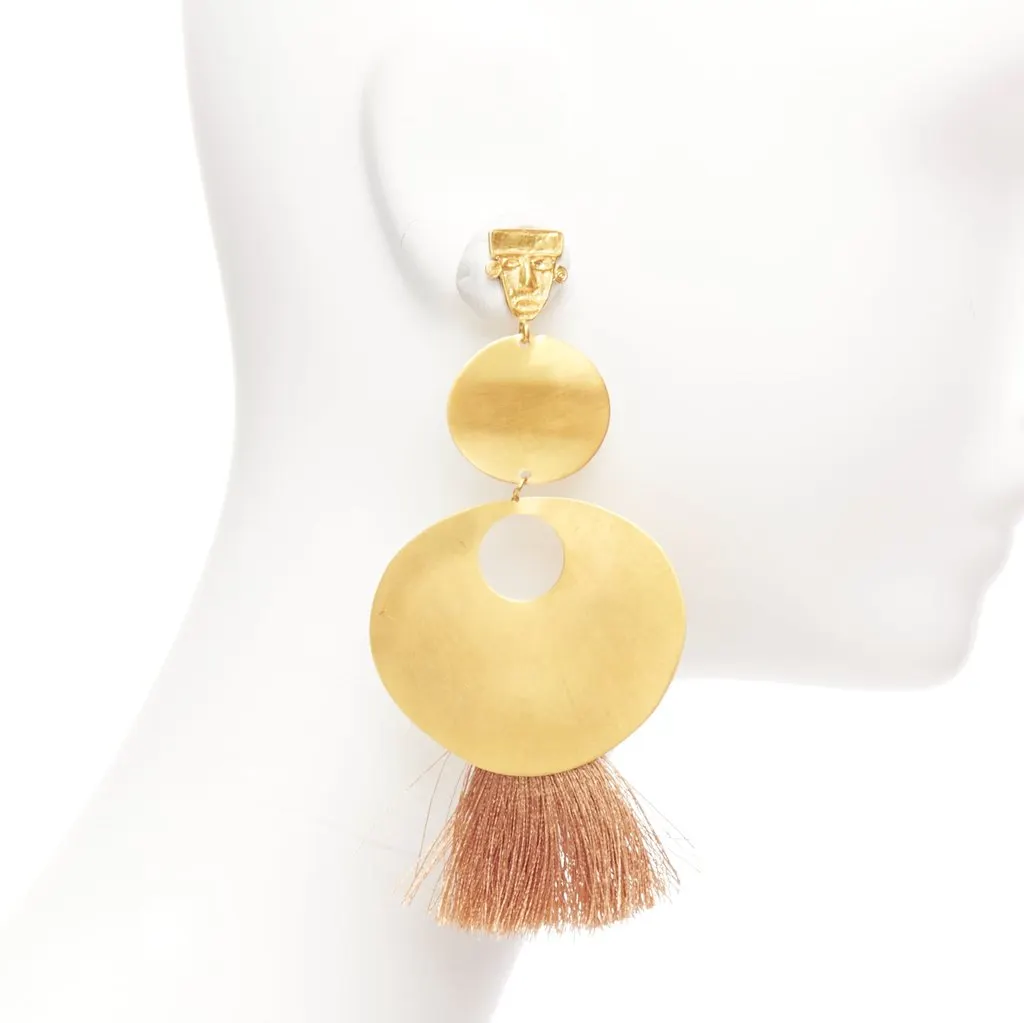 Unsigned Tribal Beige Earrings Gold Metal Fair - Model View