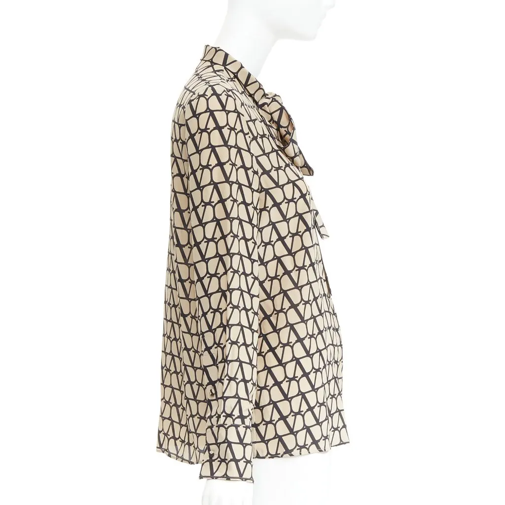 Valentino Beige Silk Top Beige Silk Very good - Model View