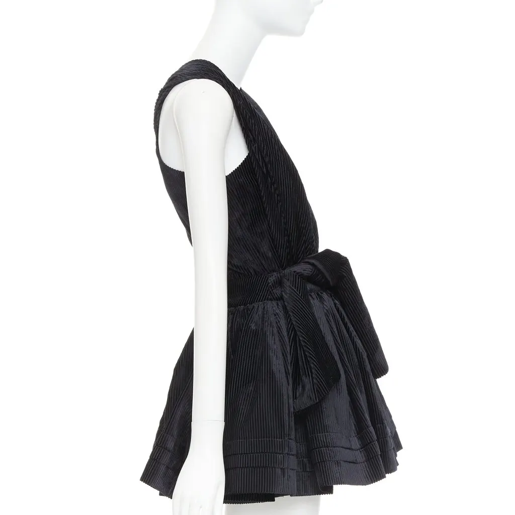 Shushu Tong Tuck Edge Sloping Black Polyester Very good - Model View