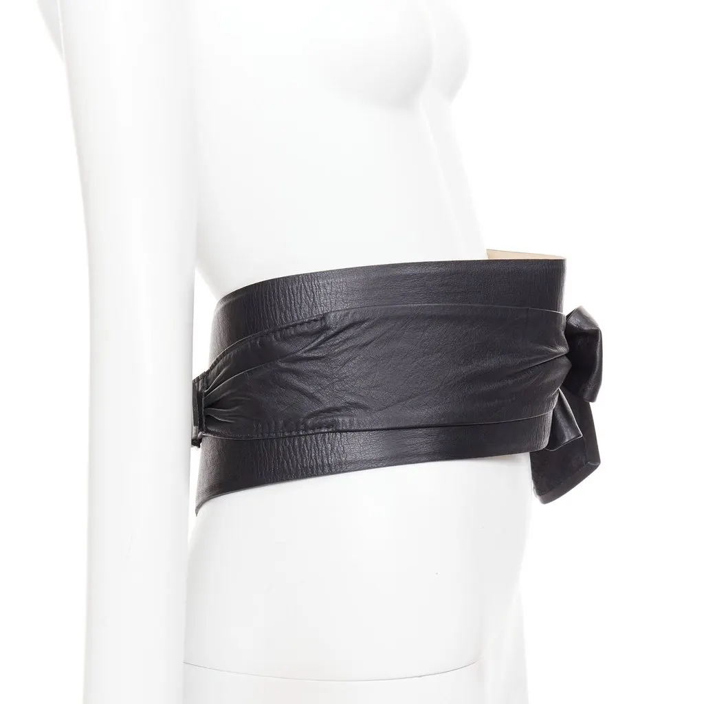 Unsigned Vivendo Black Leather Very good - Model View