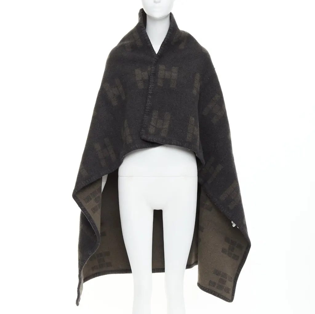 Hermès Khaki Scarf Khaki Fair - Front View