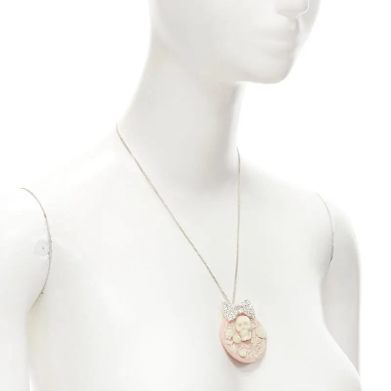 Unsigned Barocco Skull Necklace Pink Never worn - Inside View