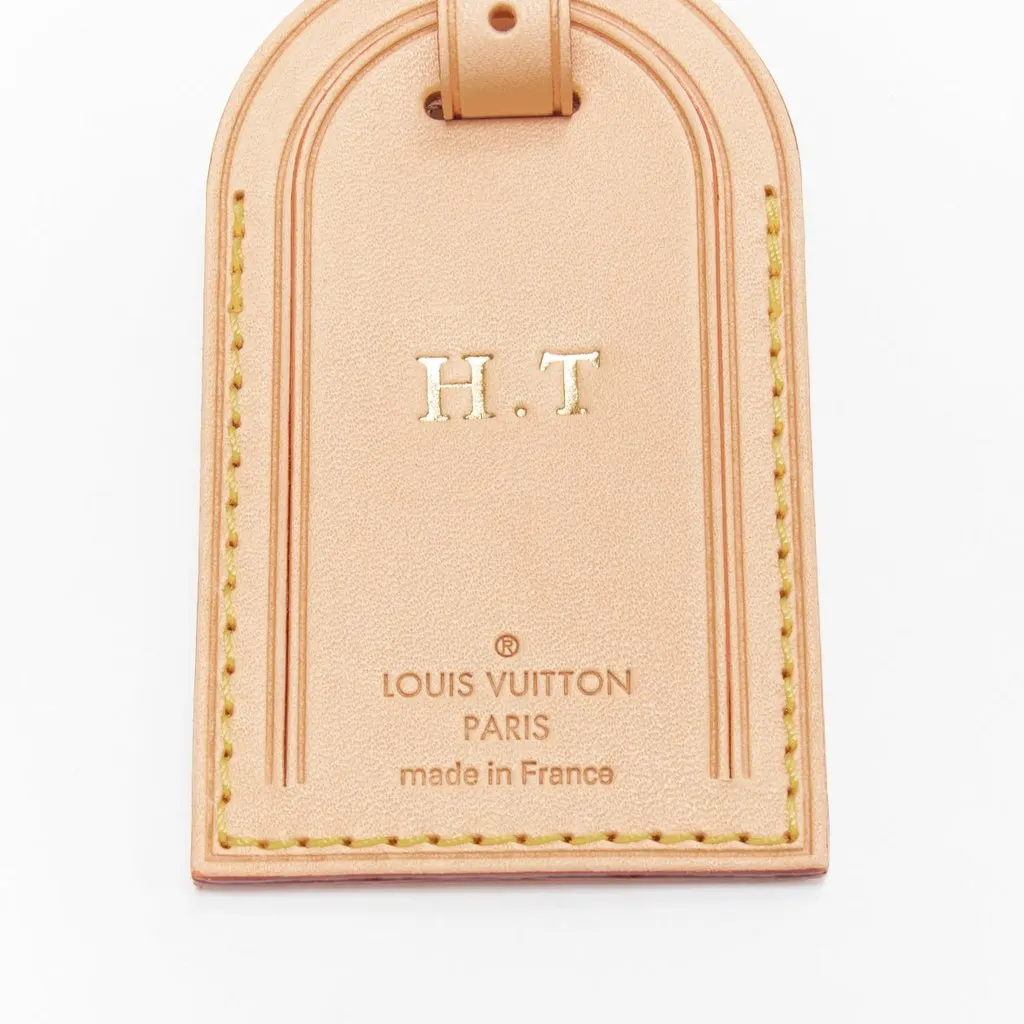 Louis Vuitton Gold Luggage Tag Beige Leather Never worn - Model View