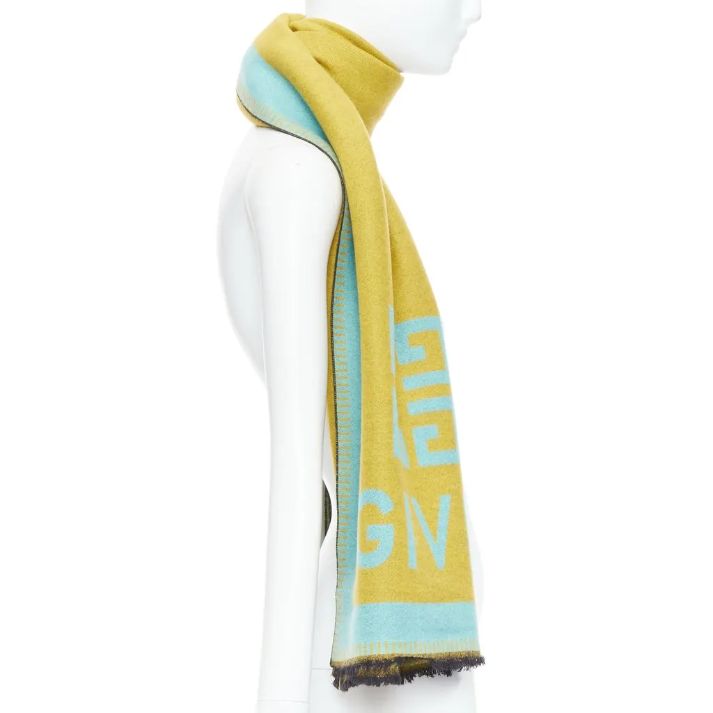 Givenchy Logo Fringe Scarf Green Wool Very good - Model View