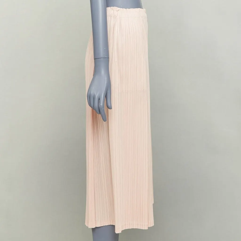 Issey Miyake Pink Polyester Trouser Pink Polyester Very good - Model View