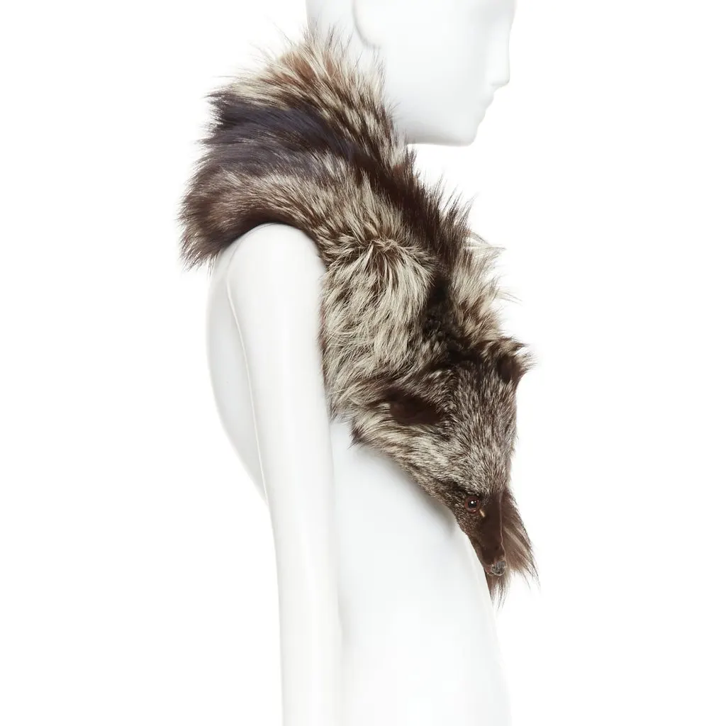 Unsigned Brown Fur Scarf Brown Fur Very good - Model View
