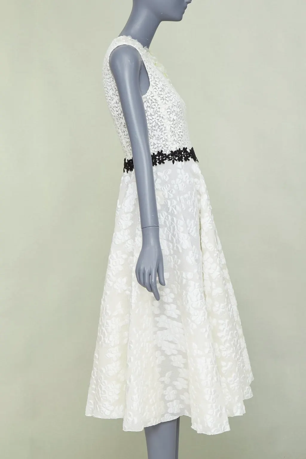 Giambattista Valli Ecru Polyester Dress Beige Polyester Very good - Model View