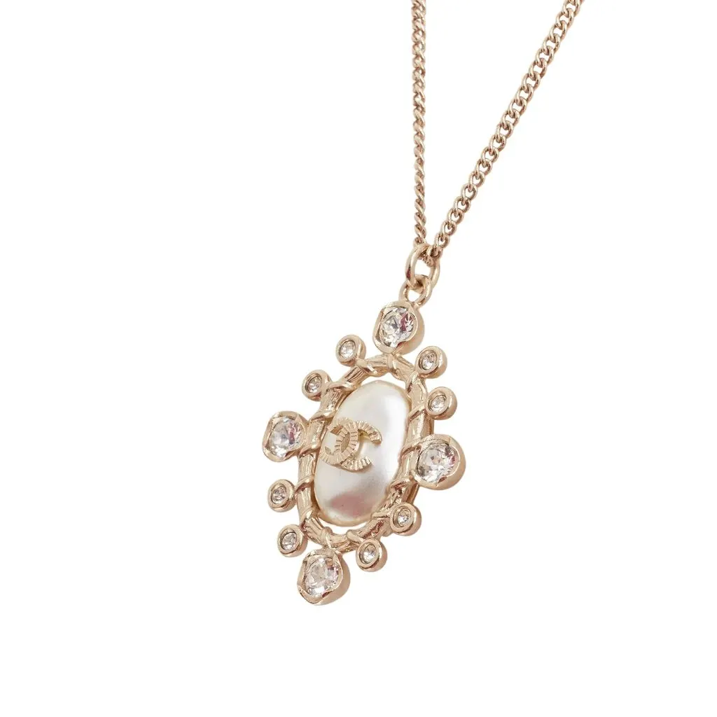 Chanel Gold Metal Long Necklace Gold Metal Very good - Front View