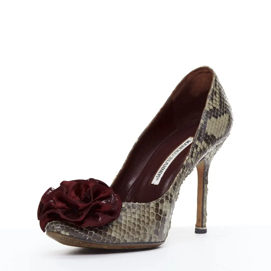 Manolo Blahnik Rose Applique Pumps Khaki Leather Good - Model View