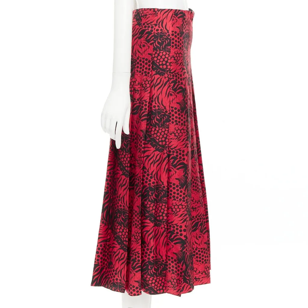 Gucci Red Silk Skirt Red Silk Very good - Model View