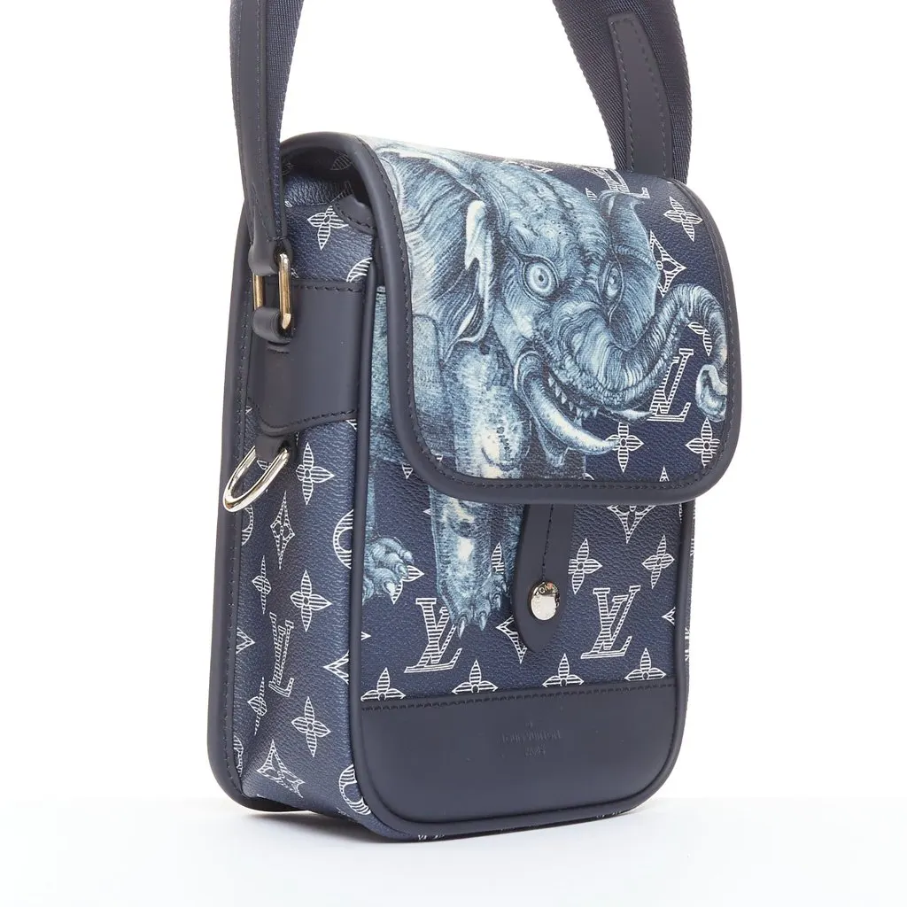 Louis Vuitton Savane Elephant Navy Very good - Inside View