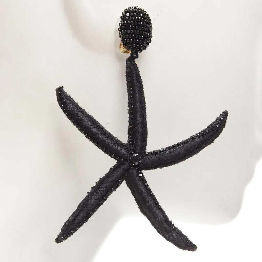 Oscar de la Renta Gold Leaf Earrings Black Never worn - Model View