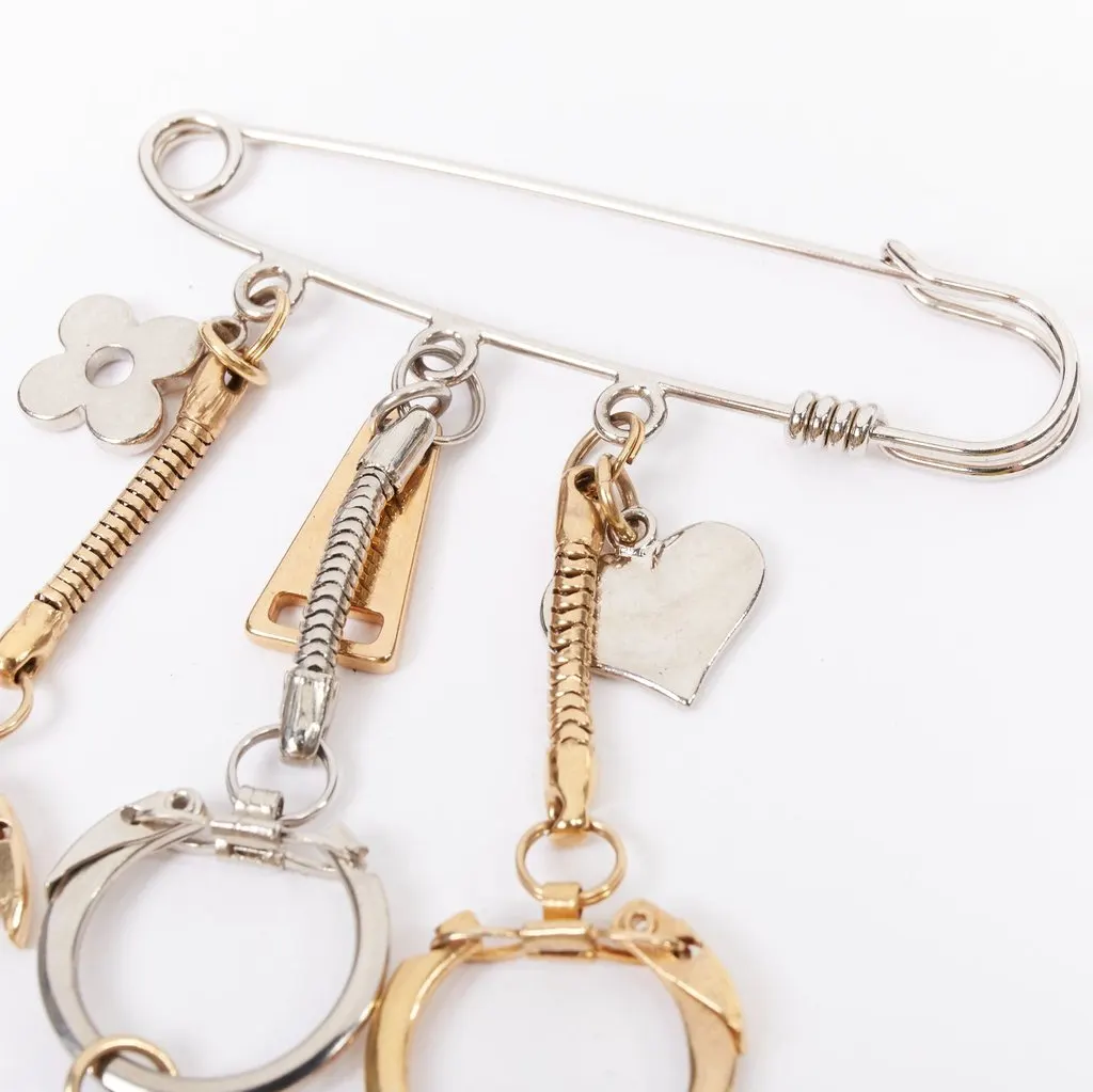 Louis Vuitton Gold Metal Pins & Brooch Gold Metal Good - Model View