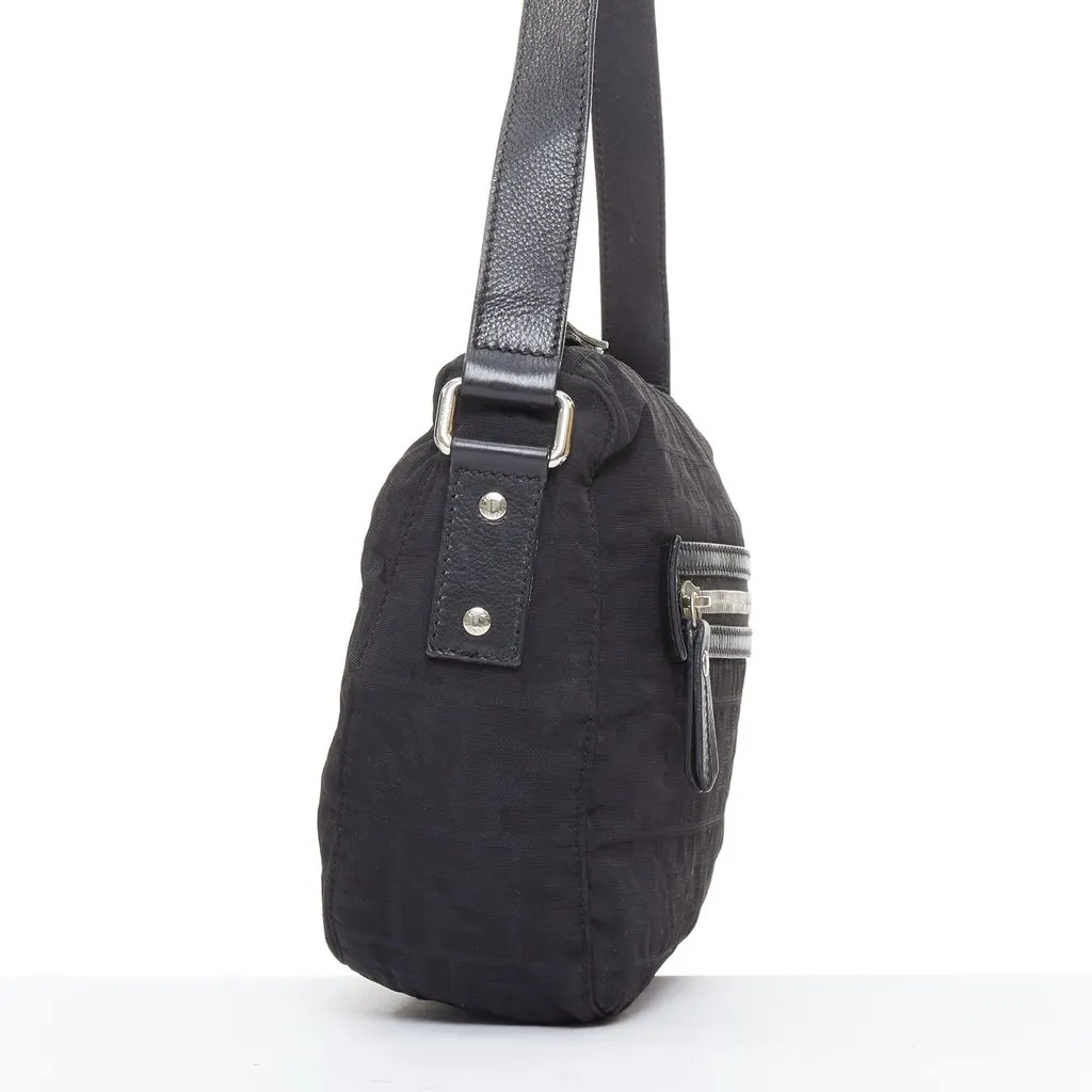Fendi Black Handbag Black Leather Very good - Model View