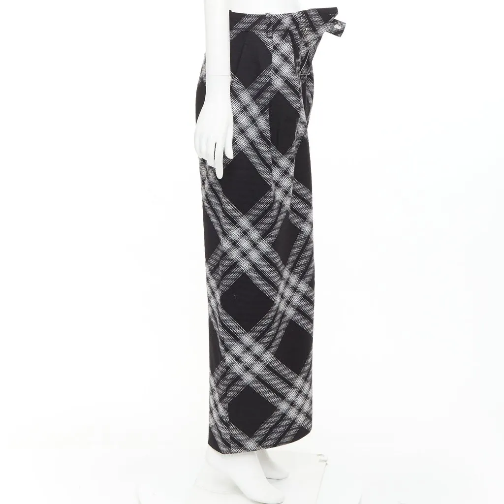 Burberry Black Wool Trouser Black Wool Very good - Model View