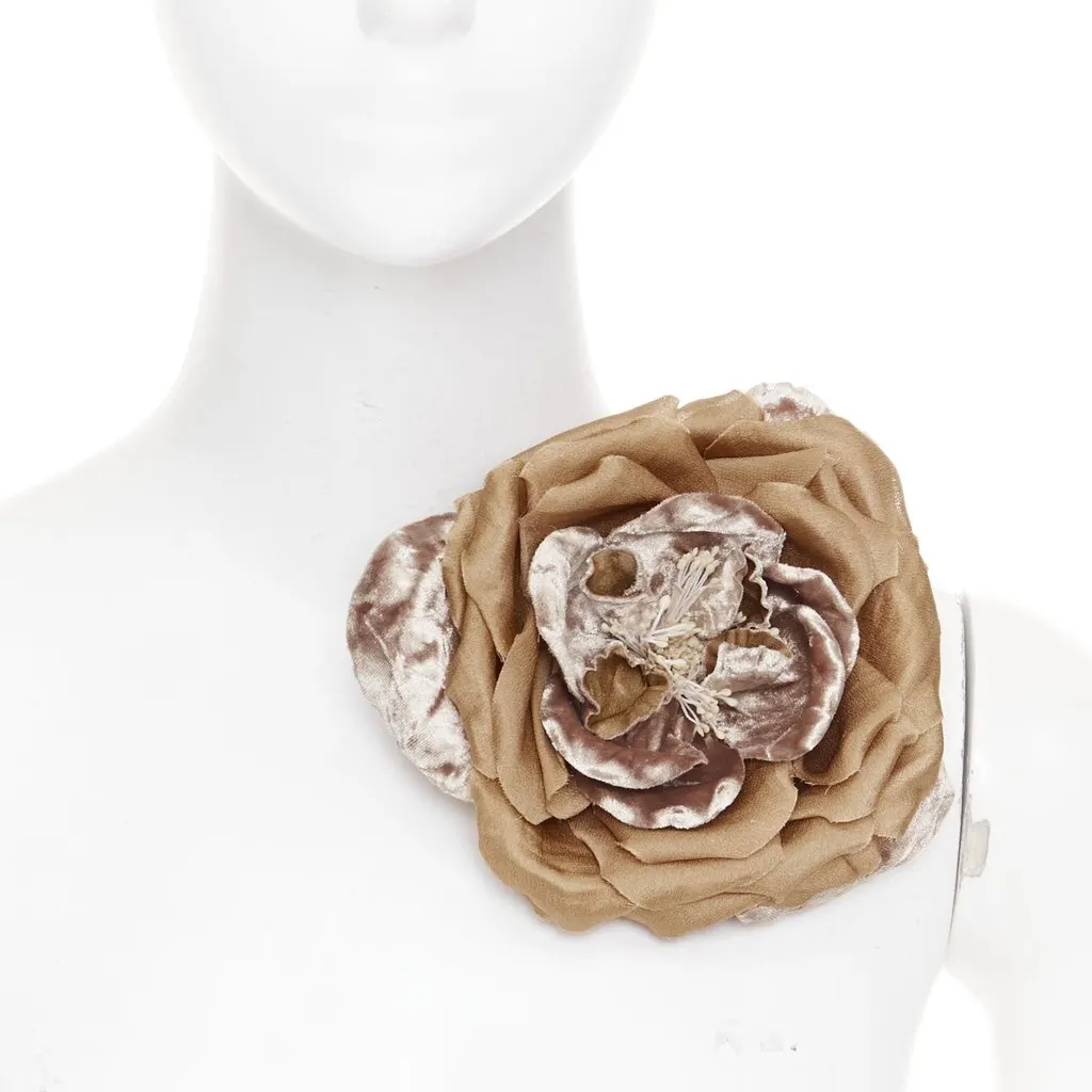 Saint Laurent Gold Pins & Brooch Gold Never worn - Front View