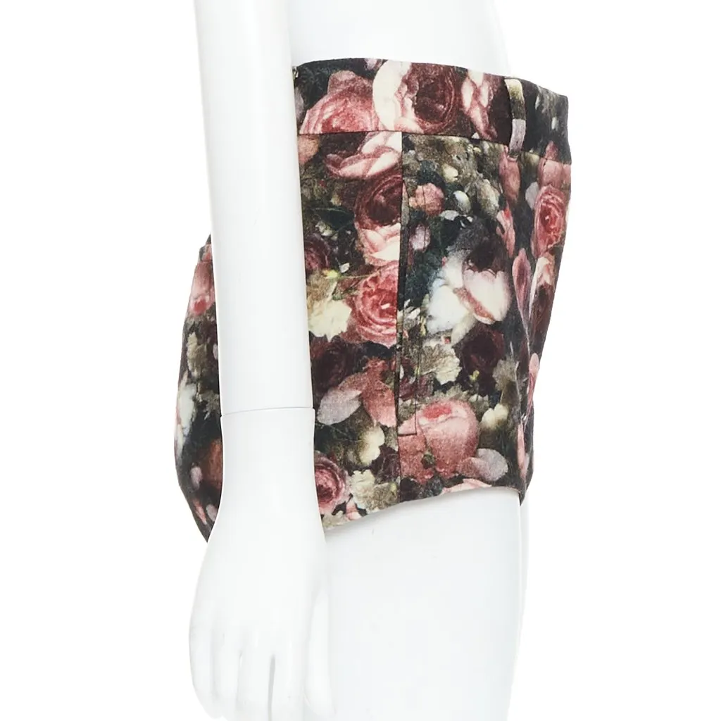 Givenchy Rose Floral Shorts Black Wool Very good - Model View