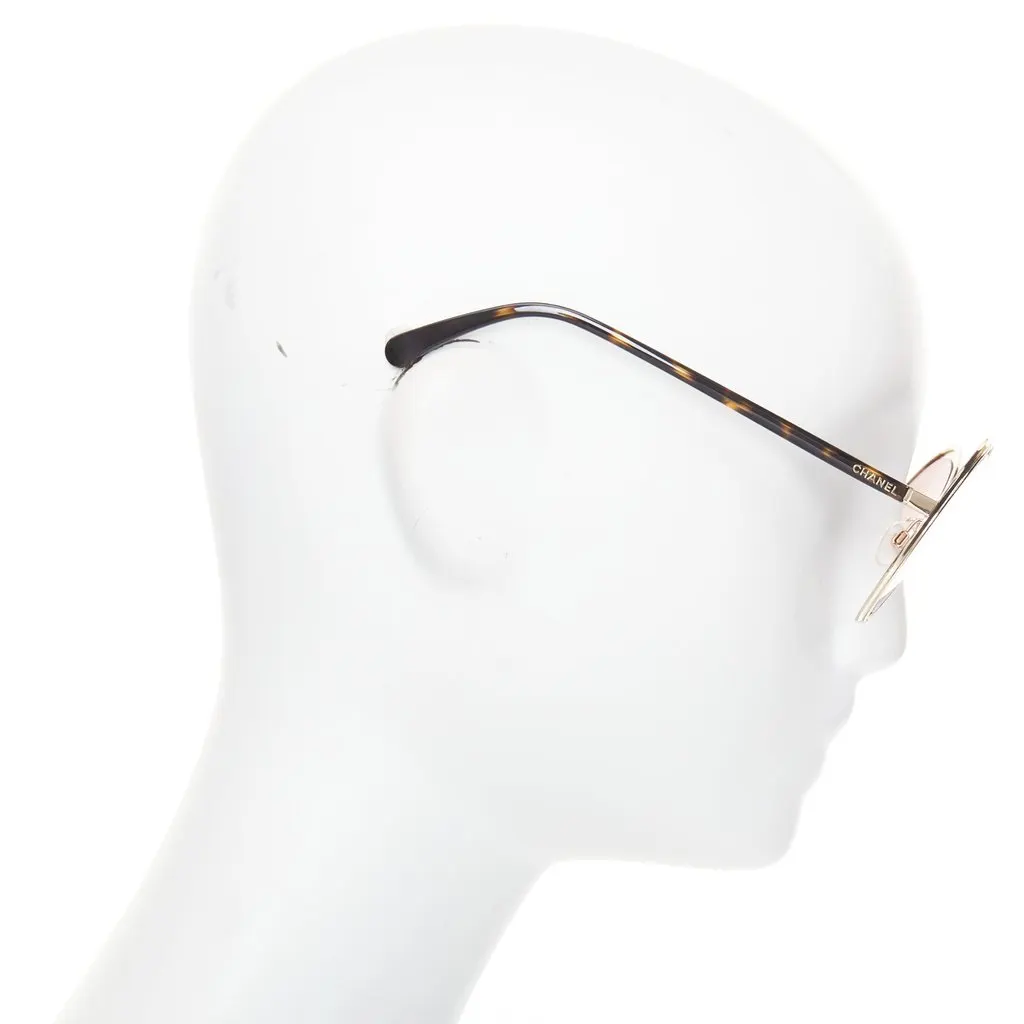Chanel Gold Metal Sunglasses Gold Metal Very good - Model View