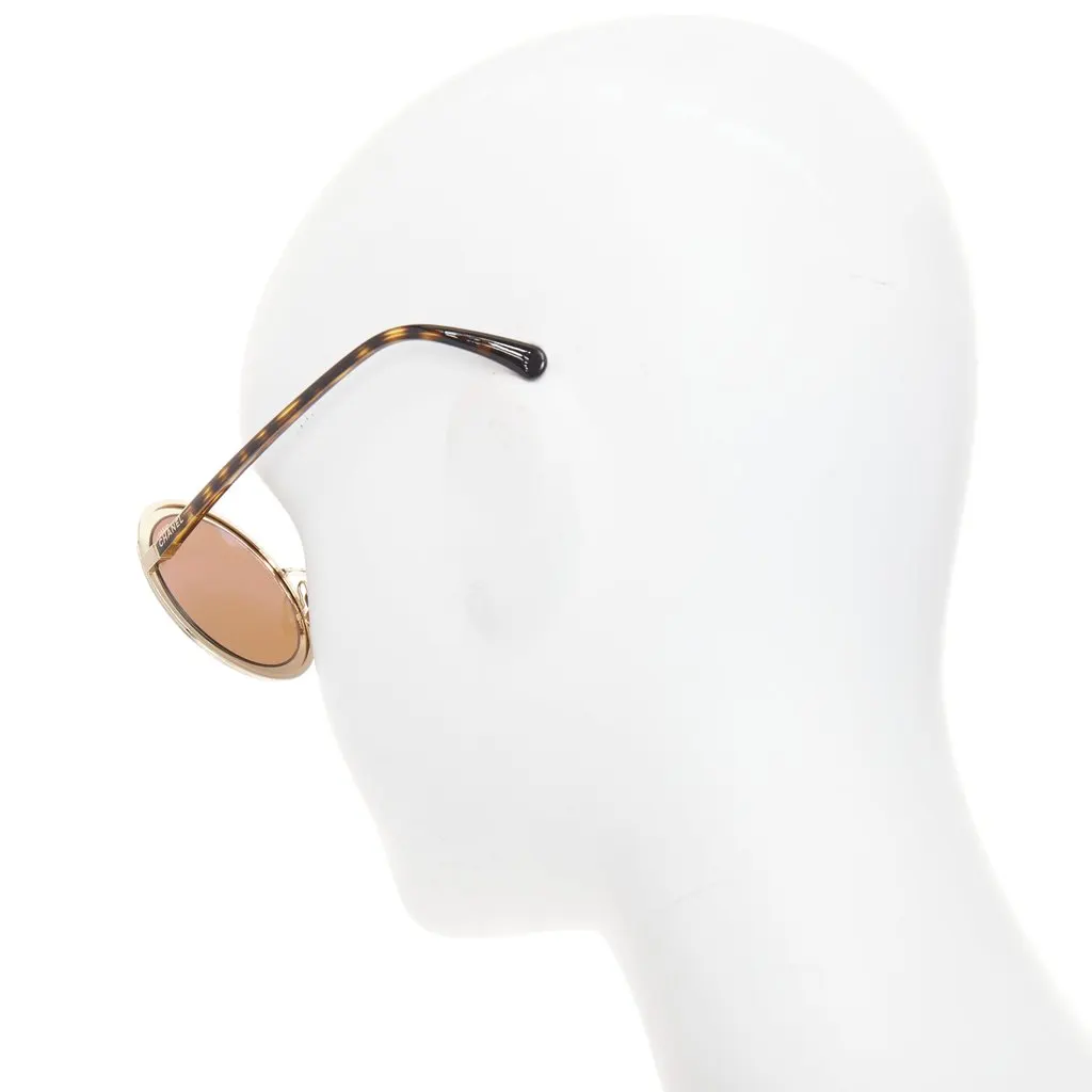 Chanel Gold Metal Sunglasses Gold Metal Very good - Box View