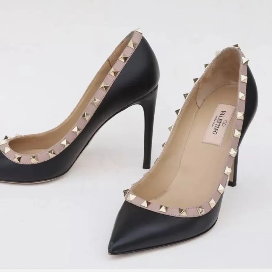 Valentino Rock stud Black Pumps Black Leather Very good - Model View