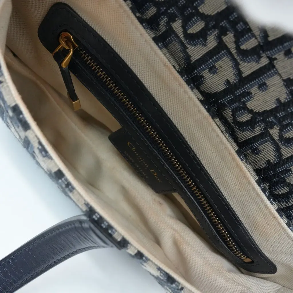 Dior Saddle Bag Blue Oblique Canvas Black Canvas Good - Model View